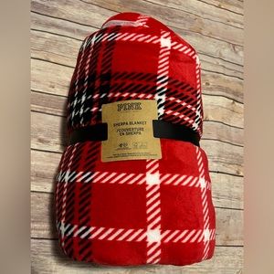 NWT Victoria Secret PINK Sherpa Blanket